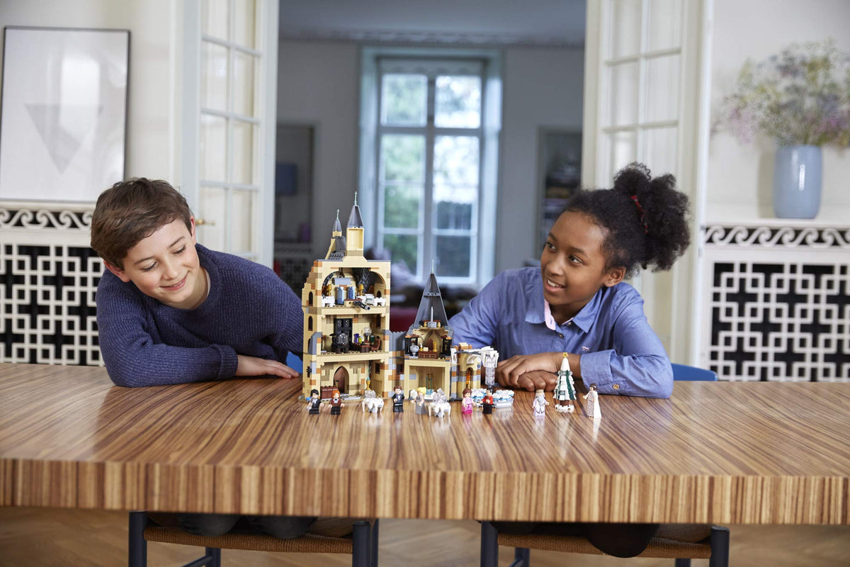 Building Set with Minifigures 922 Pieces E866018